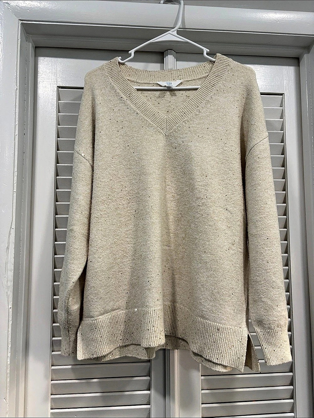 Time and Tru Women's V-Neck Sweater Size Large Cream